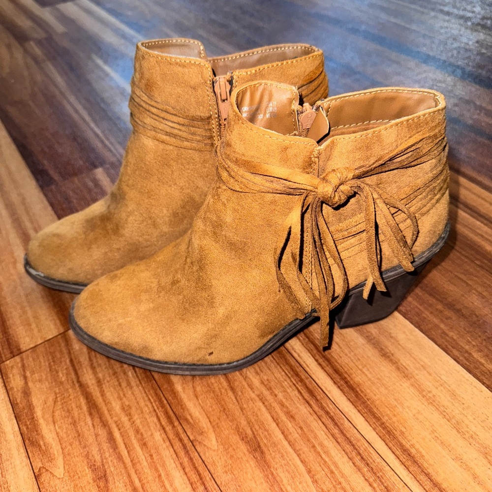 Time and Tru brown Ankle Boots